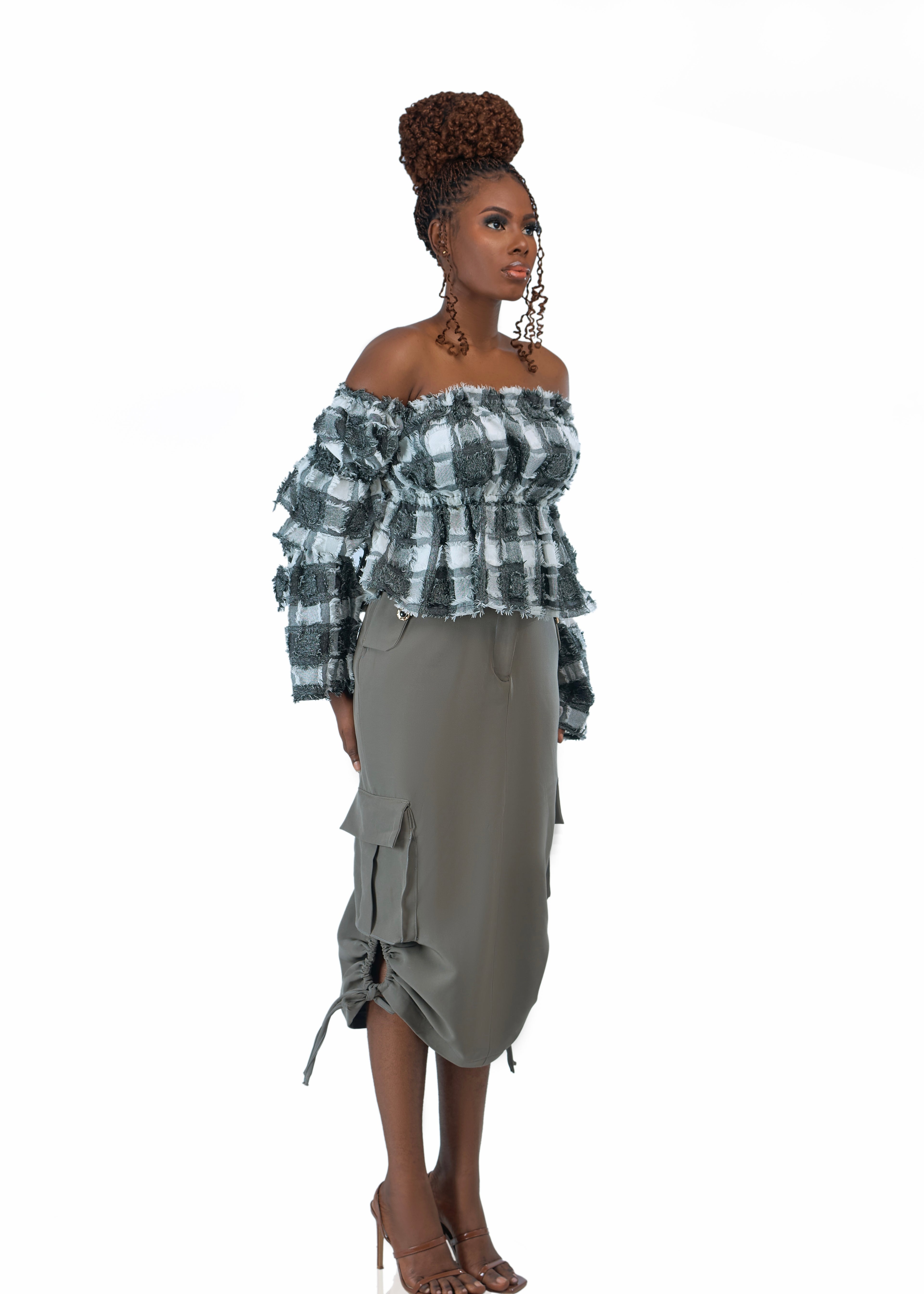 GAZE OF LUXURY FINA TOP WITH KEYHOLE CARGO SKIRT