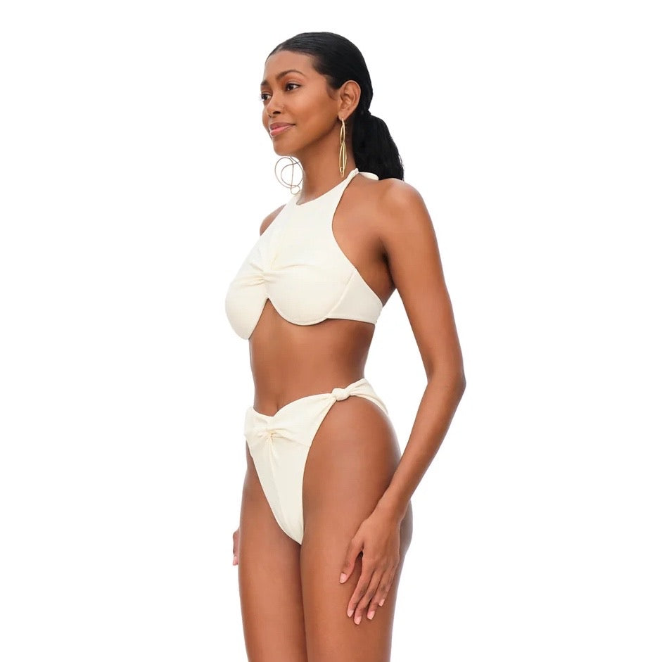ANDREA IYAMAH GADA BIKINI