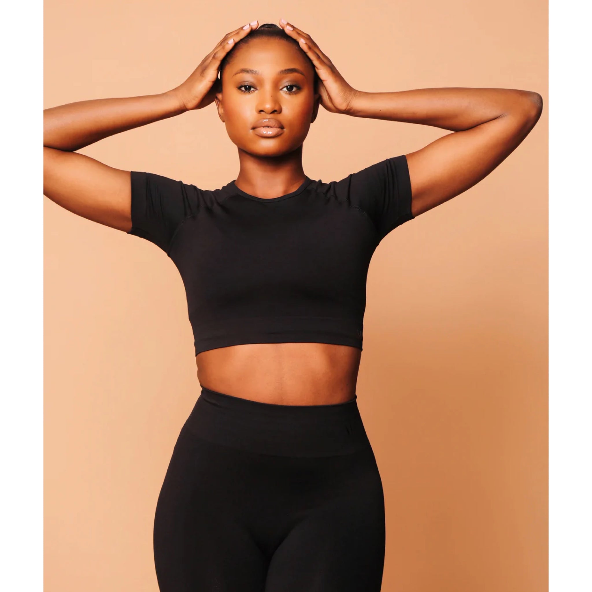 Moldme Butter Black Round Neck Short-Sleeve Crop