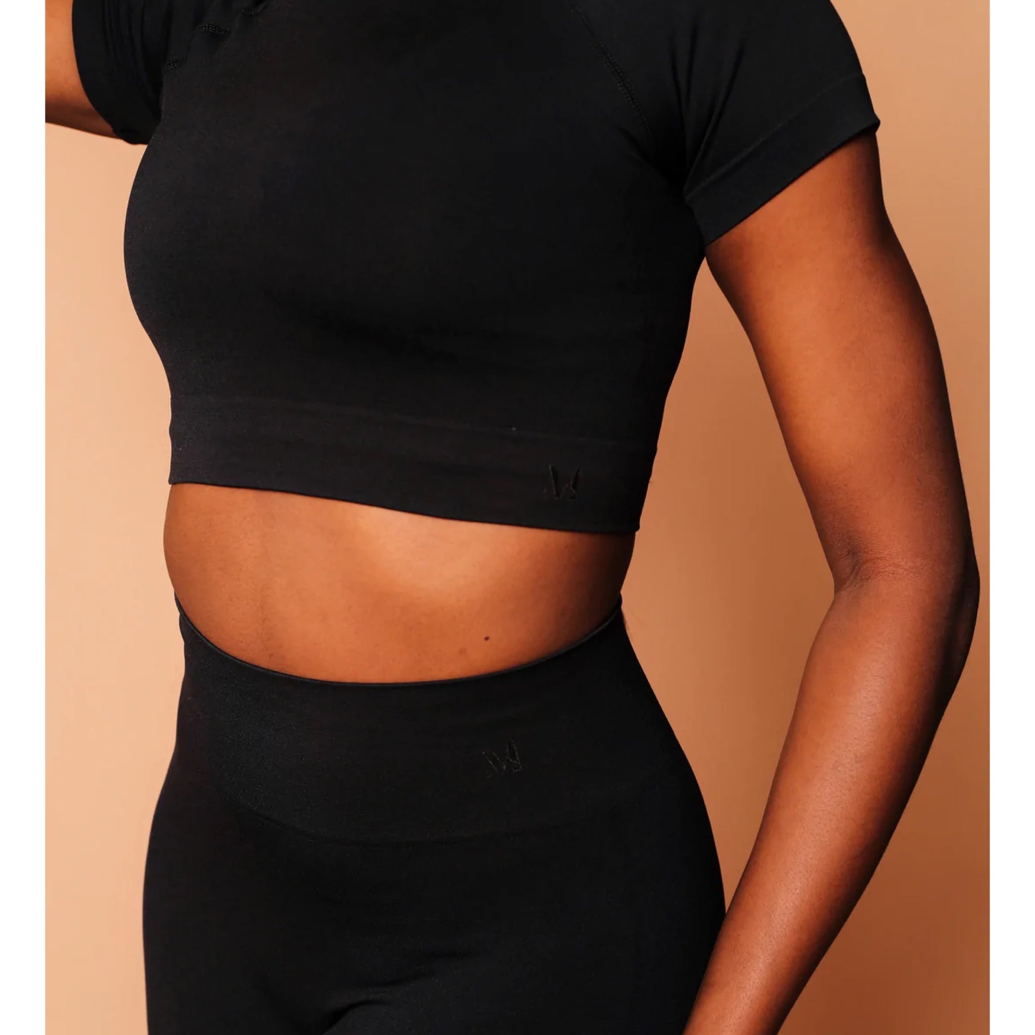 Moldme Butter Black Round Neck Short-Sleeve Crop