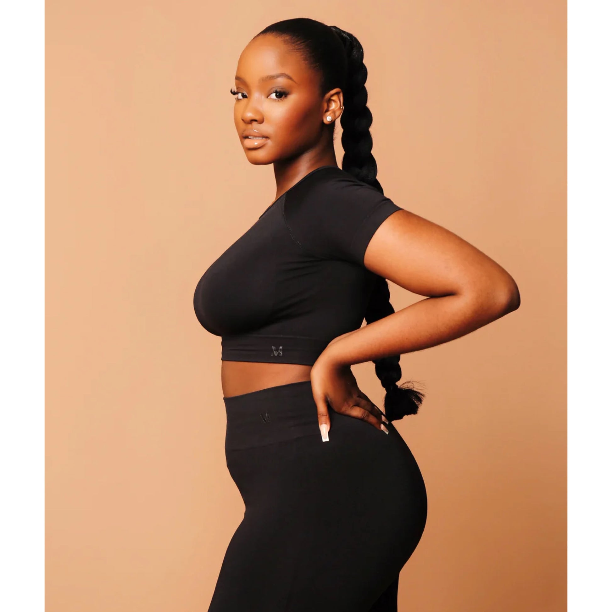 Moldme Butter Black Round Neck Short-Sleeve Crop